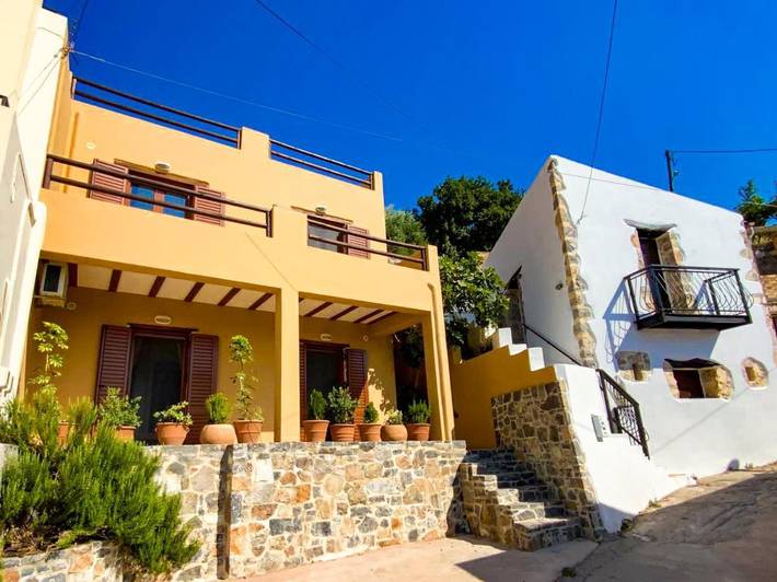 Ferienhaus für 4 Personen, mit Balkon und Terrasse sowie Garten und Ausblick in Kritsa