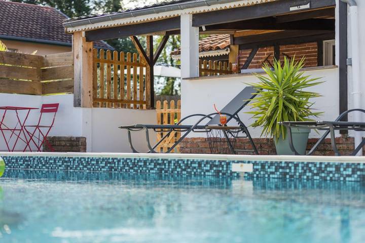 Gîte pour 12 personnes, avec jardin ainsi que terrasse et piscine dans les Landes - 3