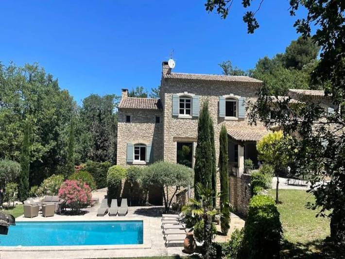 Gîte pour 12 personnes, avec piscine ainsi que terrasse et jardin, adapté aux familles à Robion - 2