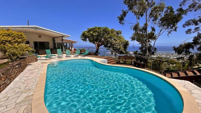 Villa pour 12 personnes, avec piscine ainsi que vue et jardin dans Tahiti