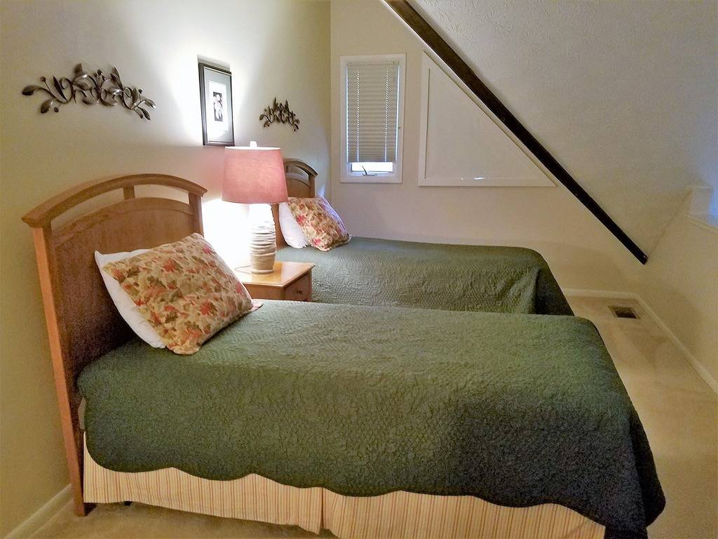 Ganze Wohnung, Walk to Fall Aktivitäten / Walk to Pisten / Pässe! in Wintergreen, Nelson County