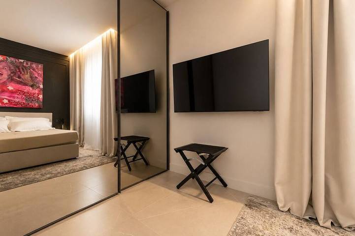 Entire apartment, Azulis Suite 3: Historic Olbia Charm & Private Balcony in Terranoa/Olbia, Olbia