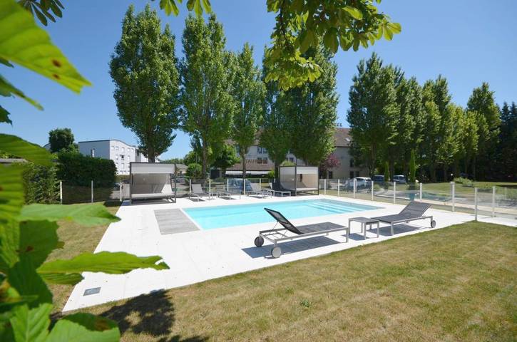 Hôtel pour 4 personnes, avec Terrasse et Jardin ainsi que Piscine et Sauna à Dijon