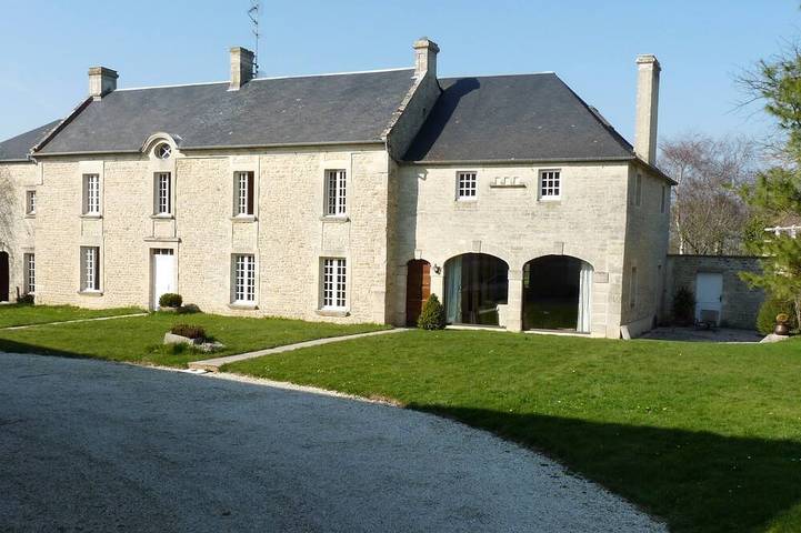 Location de vacances pour 8 personnes, avec terrasse et jardin, animaux acceptés à Vaux-sur-Seulles