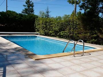 Location de vacances pour 11 personnes, avec jardin et piscine à Saint-Laurent-la-Vernède