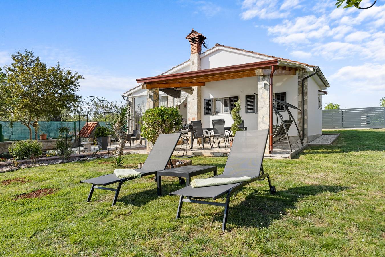 Holiday Home Eli with Direct Access to the Sea by in Pomer, Costa sur de Istria