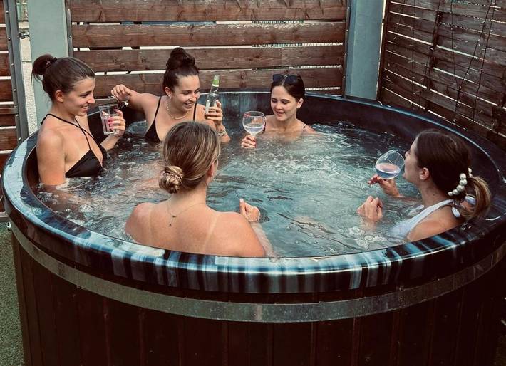 Ferienwohnung für 13 Personen, mit Whirlpool und Terrasse sowie Garten und Sauna