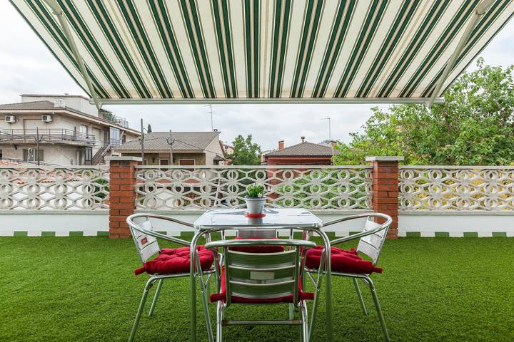 Entire apartment, Apartment Villa Mercedes with Terrace, Balcony & Wi-Fi in Rubi, Barcelona Inland