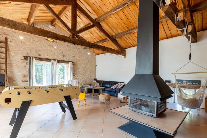 Gîte L'Arc-en-Ciel: Amplia Casa con Encanto y Chimenea Central in Bournazel (Tarn), Región de Albi