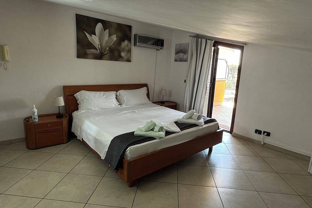 Entire apartment, Evaguesthouse just minutes from Rome in Marino, Parco Regionale dei Castelli Romani