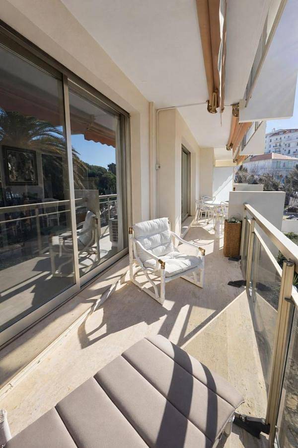 Gîte pour 5 personnes, avec terrasse et vue dans Office de Tourisme d'Antibes - 4