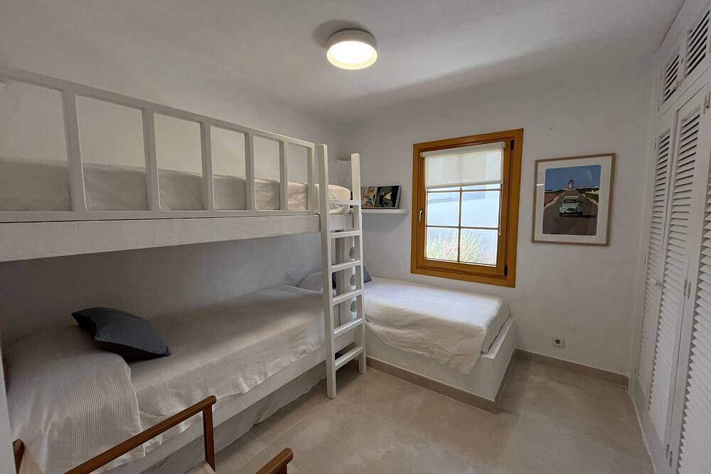 Entire apartment, Stunning sea views near the beach in Son Parc, Es Mercadal