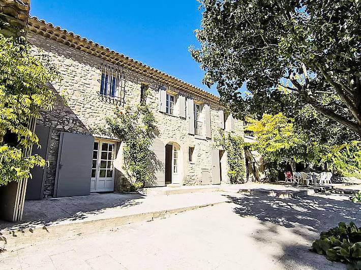 Location de vacances pour 12 personnes, avec Terrasse ainsi que Jardin et Piscine à Grambois