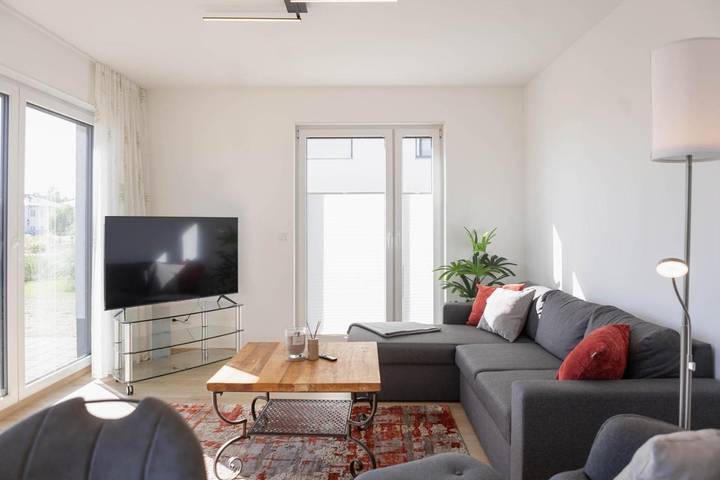 Ferienwohnung für 6 Personen, mit Terrasse und Garten sowie Seeblick und Ausblick in Pouch