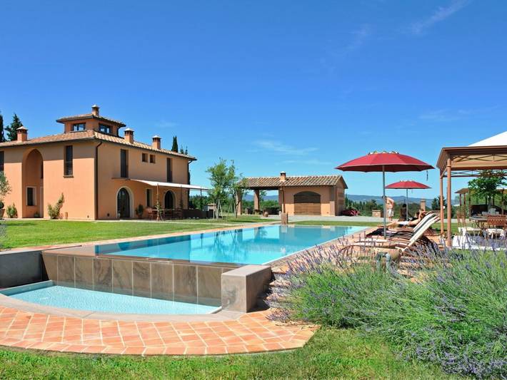 Ferienhaus für 11 Personen, mit Pool und Garten sowie Terrasse