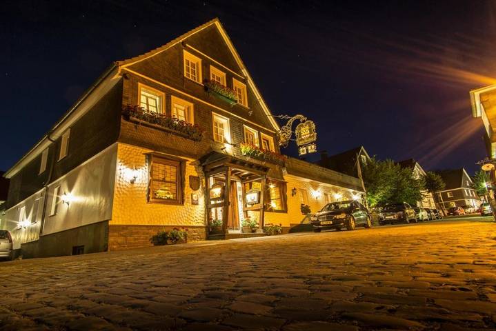 Hotel für 3 Personen, mit Balkon und Terrasse sowie Garten in Bergneustadt