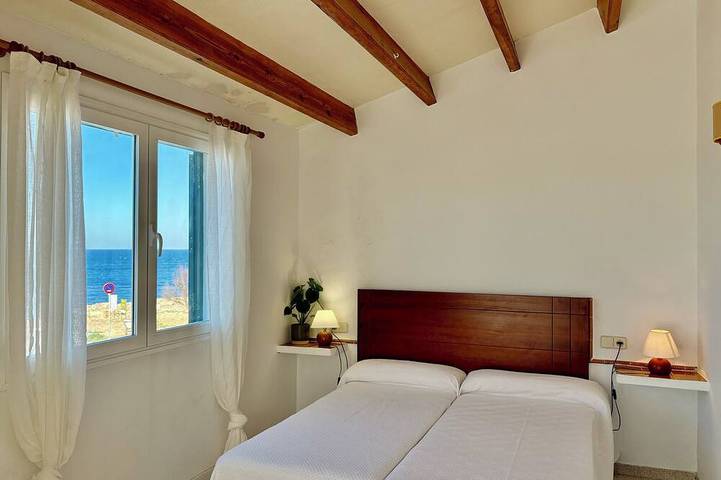 Villa Victor, Villa Victor Pont d'en Gil in Cala Blanes, Ciutadella