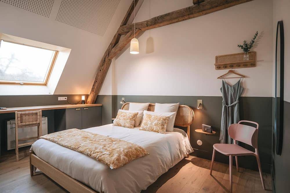 Charme Authentique du Xive siècle avec Wifi et Parking à Contigny in Contigny, Allier