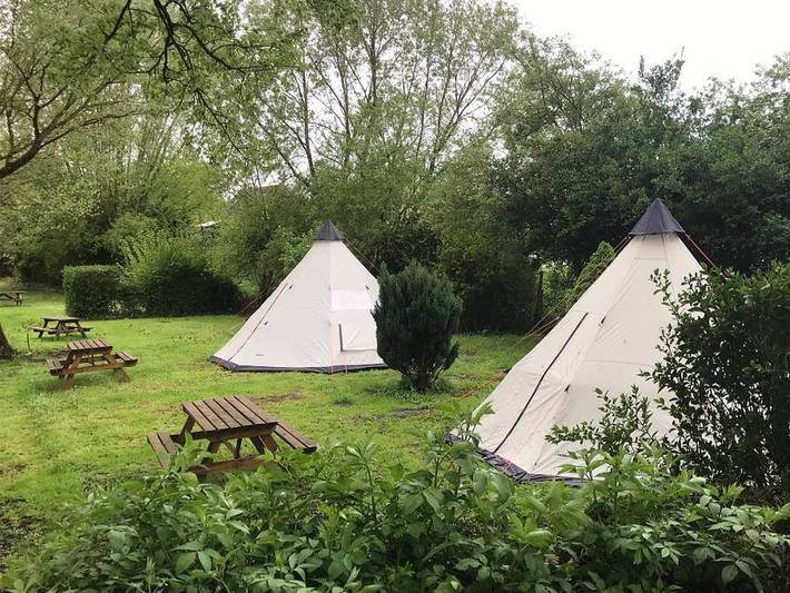 Flower Camping de la Trye - Tente 2 personnes - 01-Tipi Davy Crockett 18m2 - 1 chambre - 1/8pers. - Kit prêt à camper - Prix in Bresles, Oise