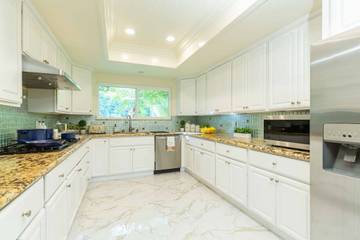 Vacation Rental for 12 Guests in Mount Baldy, Los Angeles County, Picture 3