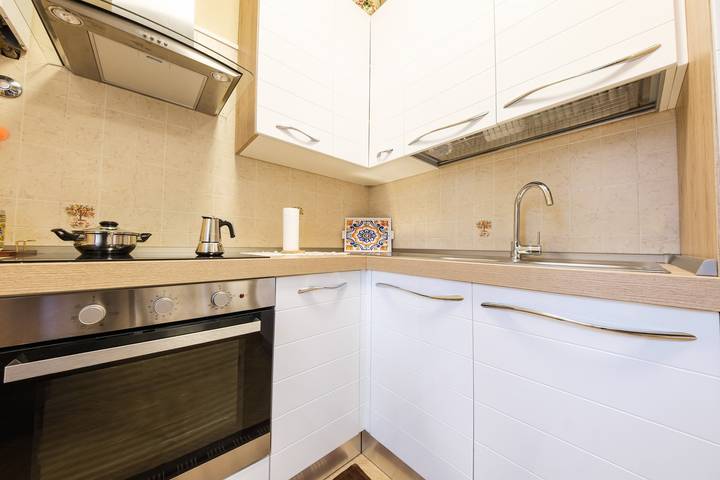 Hel lejlighed, Apartment 'Domenico' with Balcony, Wi-Fi and Air Conditioning in Messina, Messina Provinsen