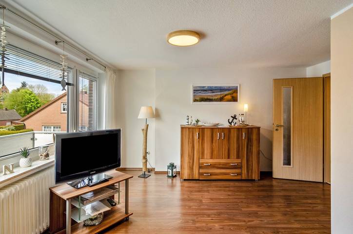 Ganze Wohnung, Ferienwohnung Hausrosengarten mit Balkon und Wlan in Hage, Norden und Umgebung