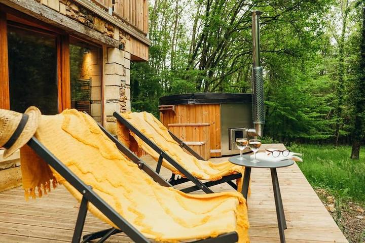 Location de vacances pour 2 personnes, avec vue ainsi que terrasse et jardin, animaux acceptés à Journiac - 4