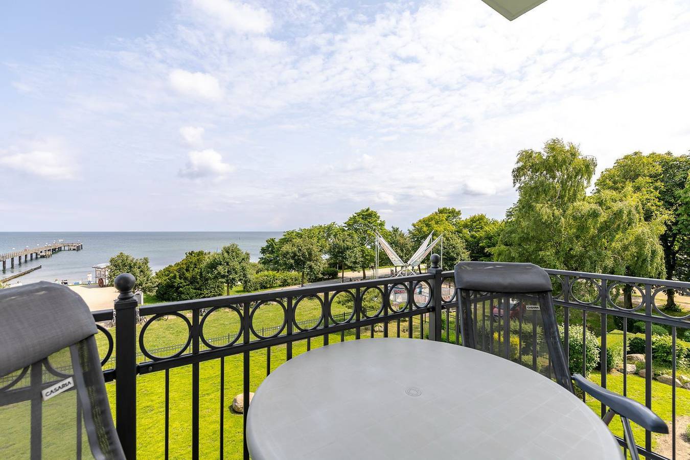 Ganze Wohnung, Ostsee-Ferienapartment mit Balkon und direktem Meerblick in erstklassiger Lage! in Ostseebad Kühlungsborn, Kühlungsborn