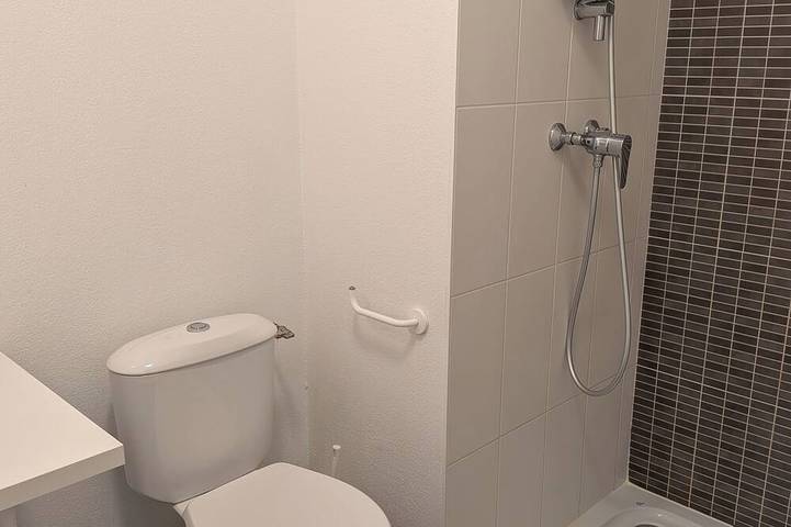 Apartamento entero, Studio in the Bassin à flots neighborhood, right next to the tram! in Burdeos, Región de Burdeos