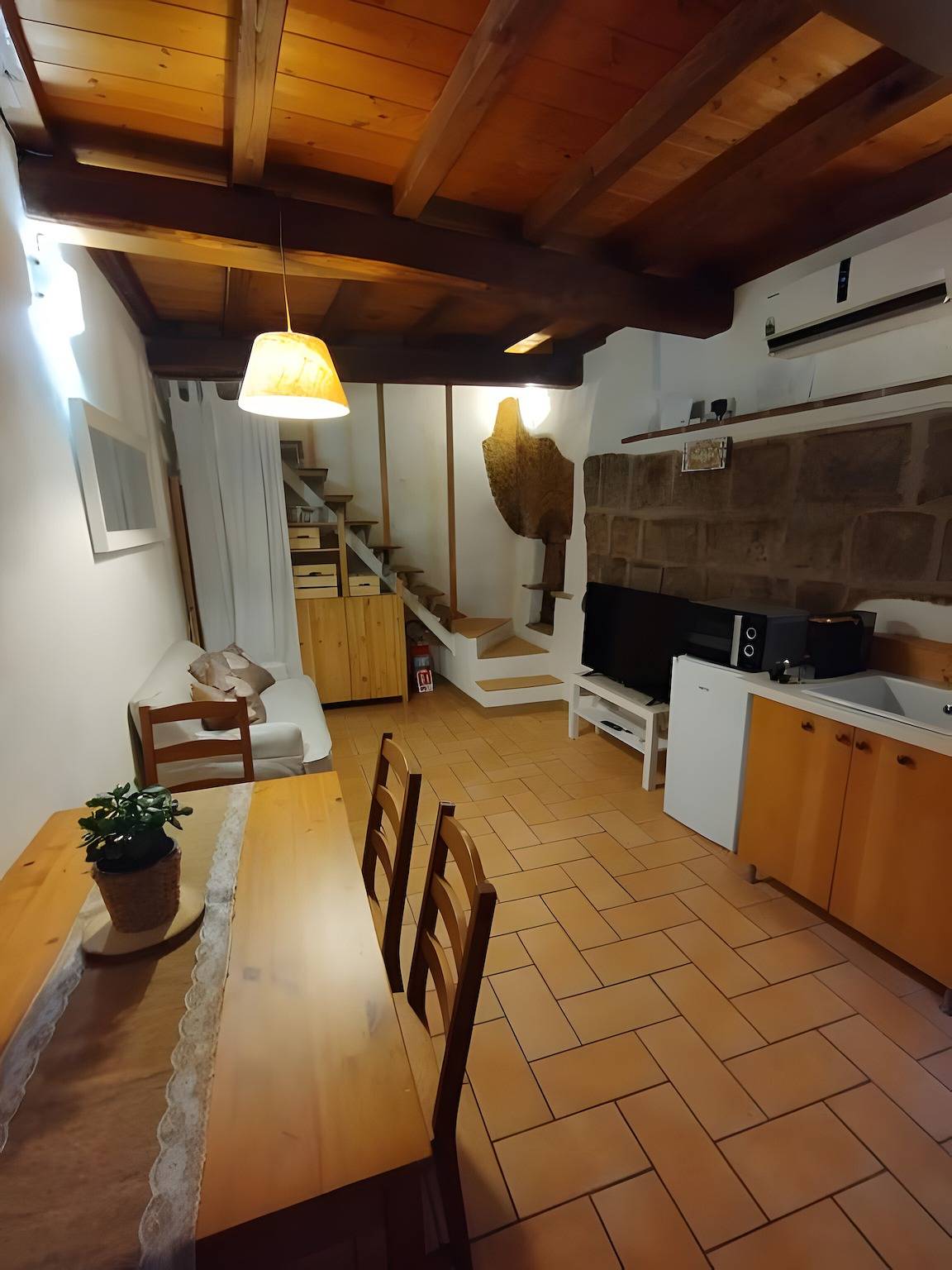 Appartamento intero, Appartamento 'Mad House Sutri' con Wi-Fi e Aria Condizionata in Sutri, Provincia di Viterbo