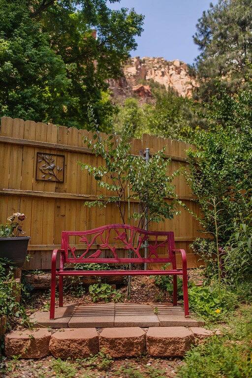 Morning Glory - Rustic cabin for 2 in Oak Creek Canyon in Oak Creek Canyon