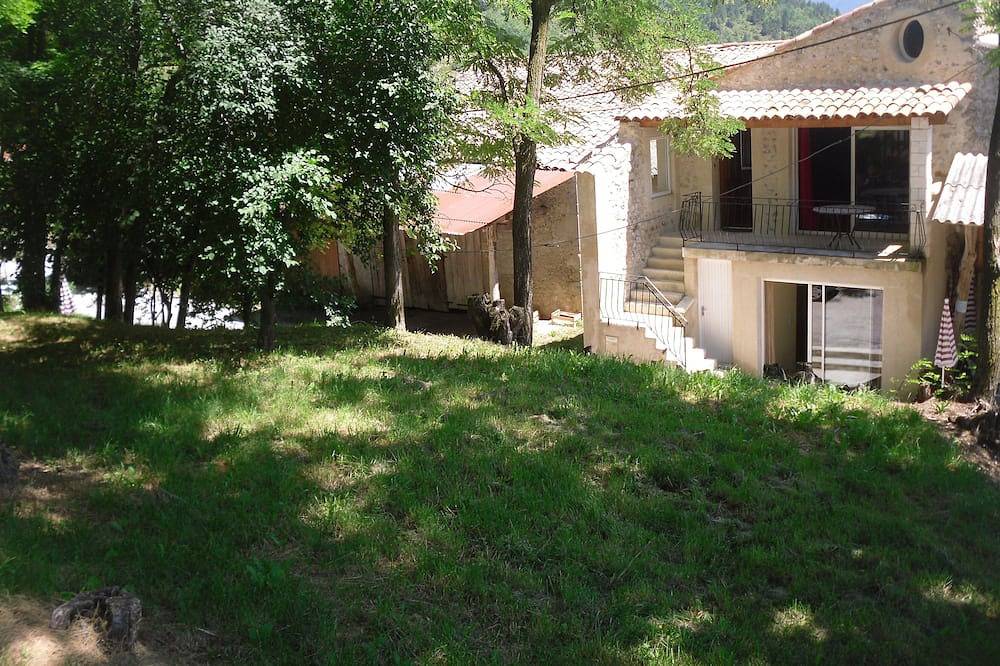 Diois  maison  avec terrasse, grande salle avec Spa chauffer ,climatisation in Barnave, Région de Die