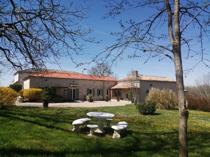 Gîte pour 4 personnes, avec terrasse ainsi que jardin et piscine dans le Lot-et-Garonne - 2