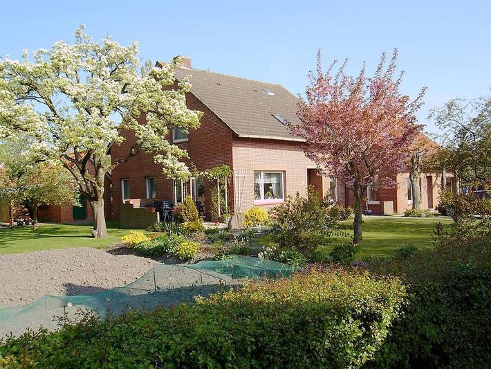 Ferienhaus für 4 Personen, mit Terrasse und Garten in Pilsum