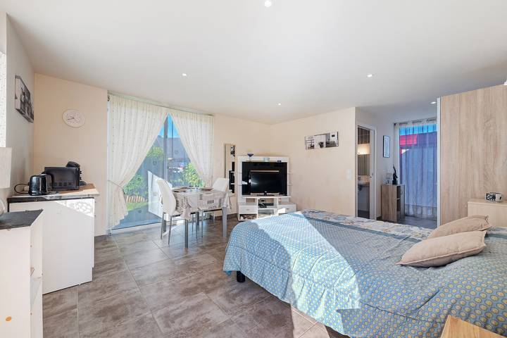 Guest Room 'Chez Odile' near the Beach and Gr34 Trail in Plougoulm, Ceinture Dorée