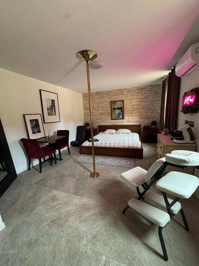 Appartement entier, One-Bedroom Apartment in Balaruc-le-Vieux, Côte méditerranéenne (France)