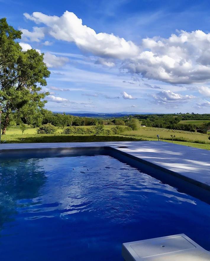 Gîte pour 4 personnes, avec jardin et piscine à Cahuzac-sur-Vère