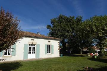 Location de vacances pour 5 personnes, avec jardin et piscine à Pissos