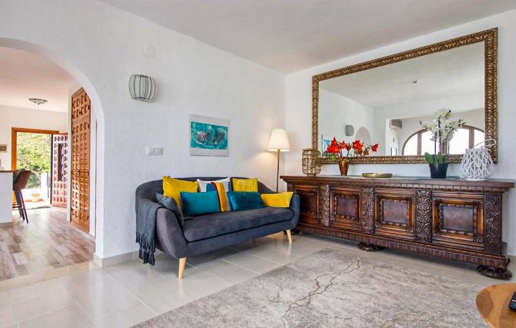 Geräumige Ferienwohnung mit Pool und Terrasse, 1,5 km vom Río del Molinell entfernt in Monte Pego, Pego