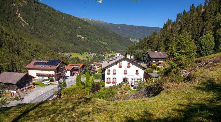 Ferienwohnung für 3 Personen, mit Terrasse und Garten sowie Ausblick im Pitztal