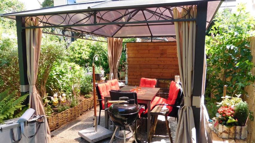 Ferienwohnung für 3 Personen, mit Terrasse und Garten sowie Pool