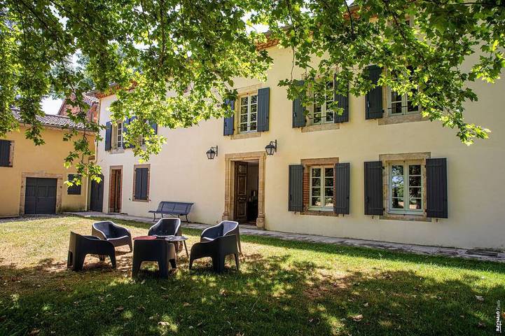 Location de vacances pour 14 personnes, avec Terrasse et Jardin à Aussac