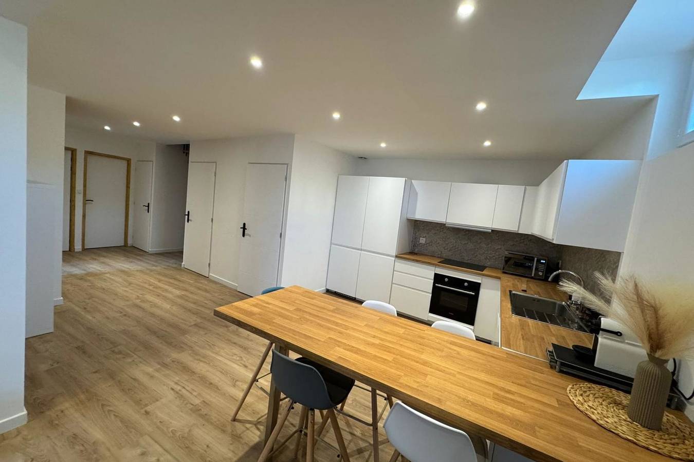 Ganze Wohnung, Apartment 7-rooms with terrace in Nîmes in Nîmes, Nimes und Umgebung