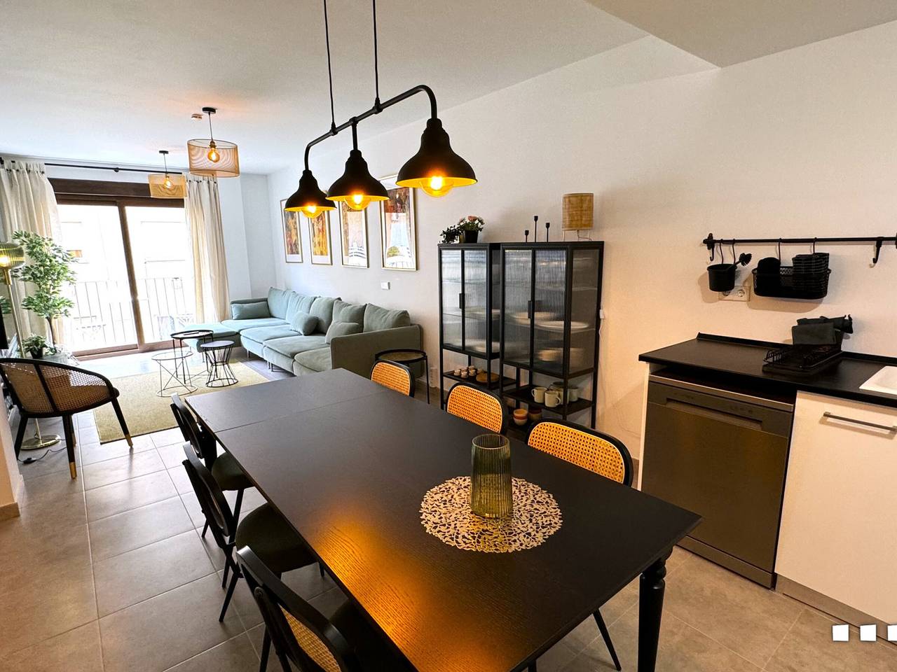 Apartamento entero, Moderno apartamento de 3 hab en Moraira con parking y aire acondicionado cerca de la playa in Club Moraira, Teulada