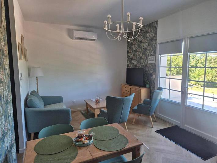 Location de vacances pour 4 personnes, avec jardin ainsi que vue et piscine à Soubran - 3