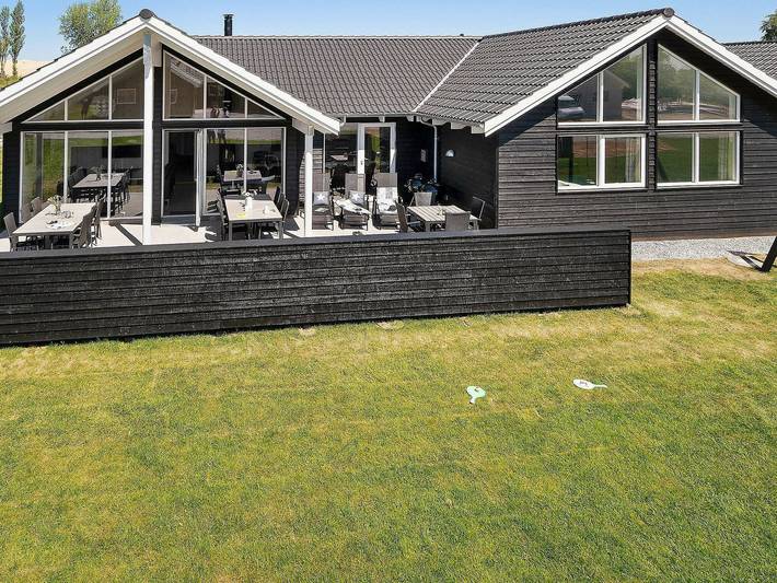 Ferienhaus für 16 Personen, mit Terrasse und Pool sowie Sauna in Olpenitz