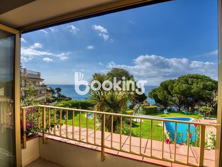 Appartement de vacances pour 4 personnes, avec jardin ainsi que vue sur l’océan et piscine, adapté aux familles