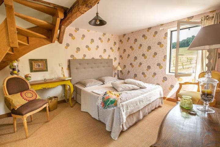 Location de vacances pour 2 personnes, avec vue ainsi que jardin et piscine à Terrasson-Lavilledieu - 4