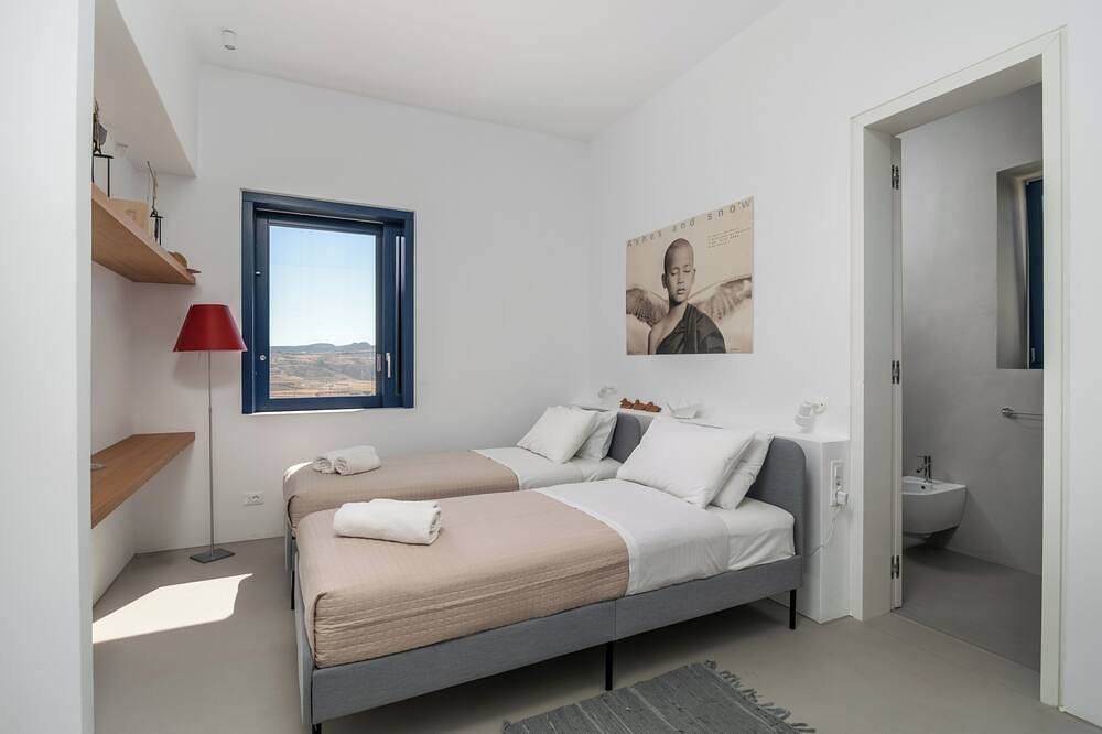 4-Bedroom Villa in Milos, Seaview and Sunset view, Private Pools in Milo