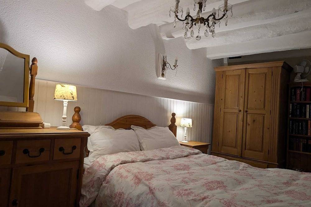 Private gîte La Bonne Marie - garden & pool - dog friendly in Thorigné-en-Charnie, Mayenne